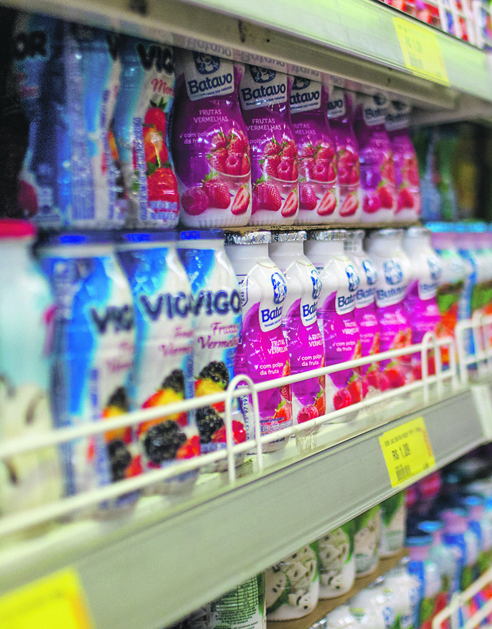 Em tempos de crise,
produtos premium
perdem preferência Venda de iogurtes foi afetada pela queda do poder aquisitivo. | Bunno Covello/Arquivo Gazeta do Povo