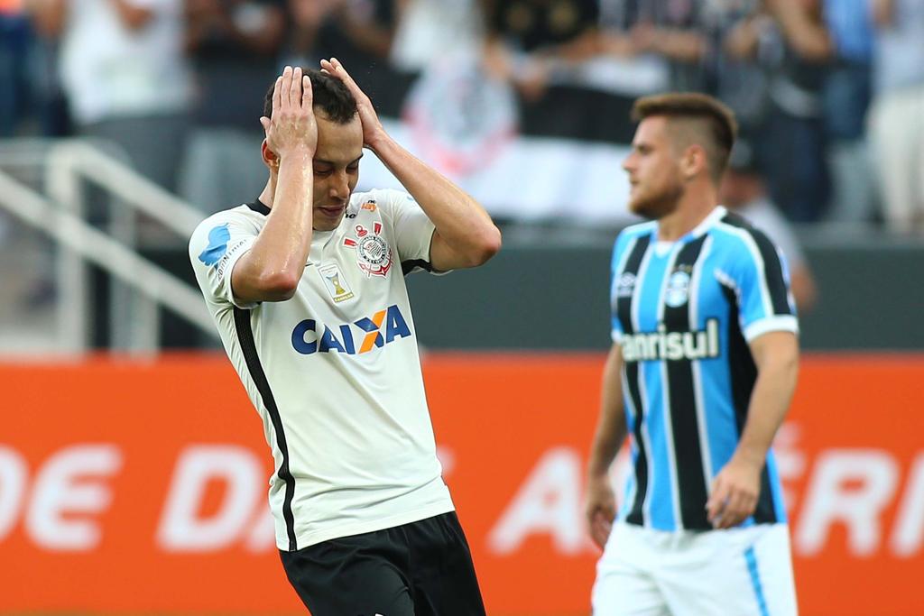 Rodriguinho lamenta lance perdido pelo Corinthians. | Marcos Bezerra/Futura Press/Folhapress