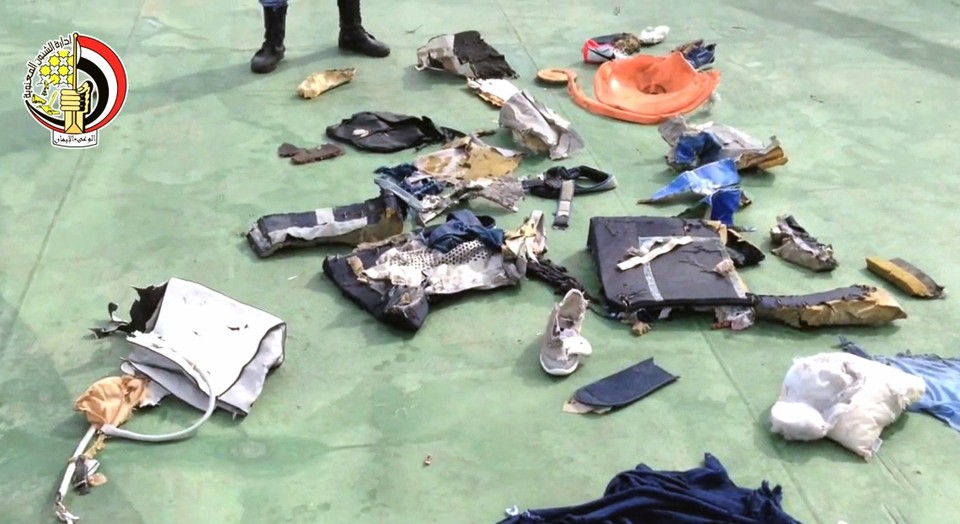 Governo egípcio divulga imagens de pertences de passageiros do voo MS804 | HO/AFP