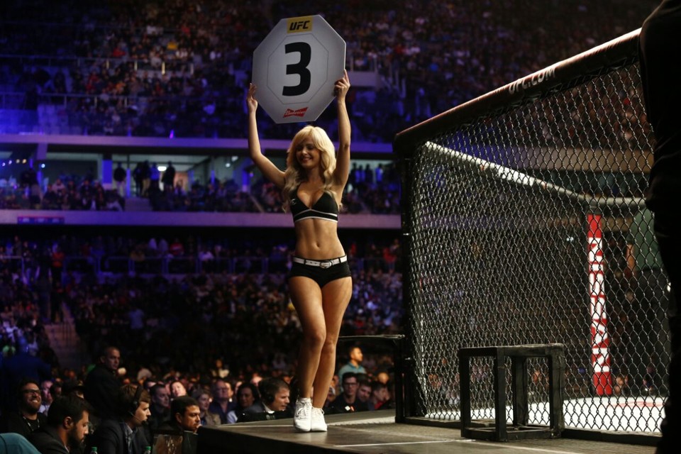 henny Andrade é uma das ring girls mais famosas do UFC | /Hugo Harada/Gazeta do Povo