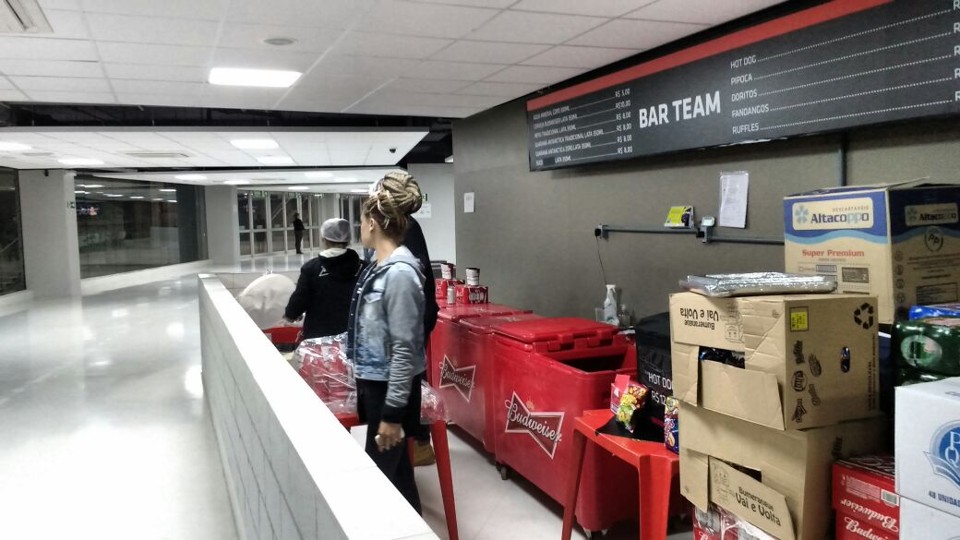 Restaurantes oficiais na Arena da Baixada: baixa procura. | /André Pugliesi