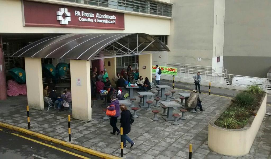 Atendimento no HC neste segundo dia de greve ocorreu de maneira lenta | Aniele Nascimento/Gazeta do Povo