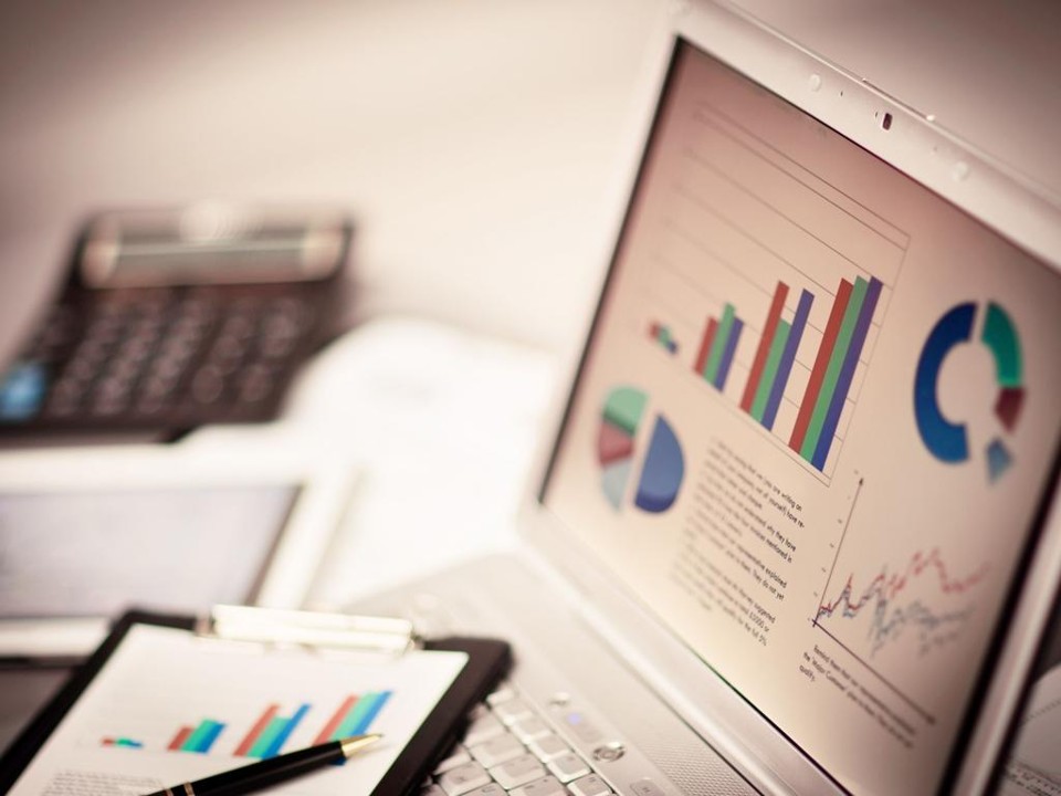 Em tempos de juros baixos, é preciso procurar também as corretoras que oferecem os menores custos. | /Bigstock