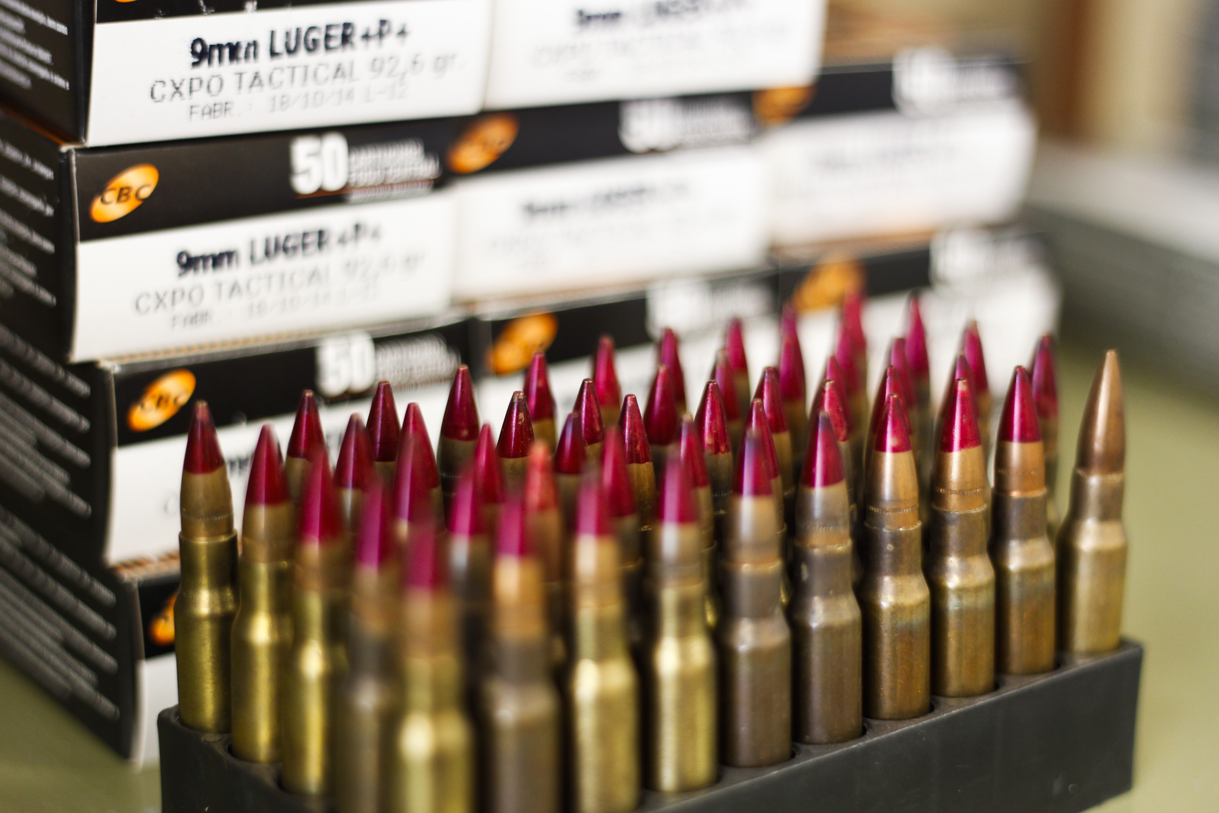 Impacto da posse de armas como inibidor de crimes divide pesquisadores, parlamentares e ativistas. | Daniel Castellano/Gazeta do Povo