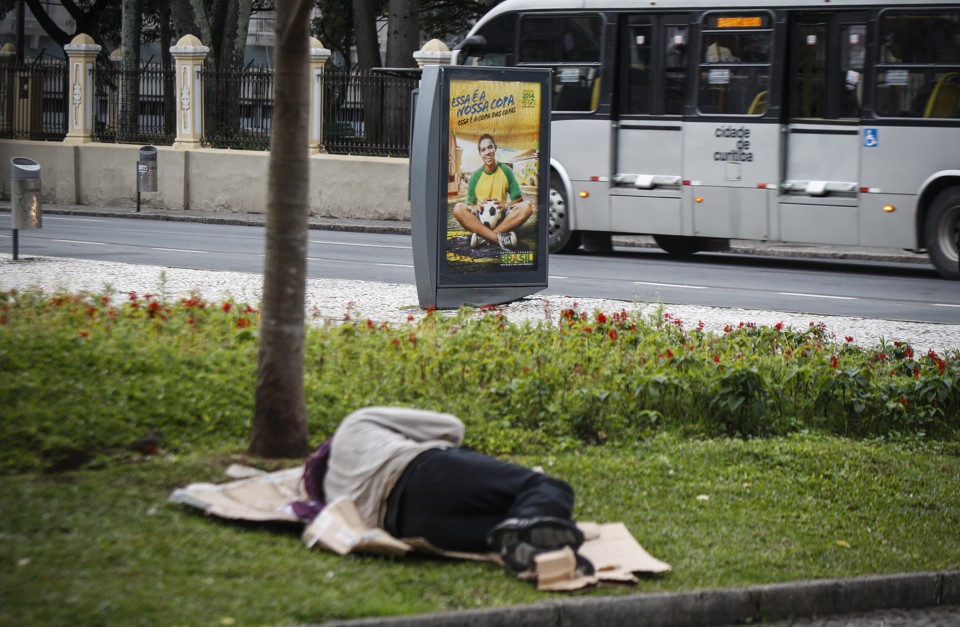 Com a crise, população de rua está cada vez mais heterogênea. | Daniel Castellano/Arquivo/Gazeta do Povo