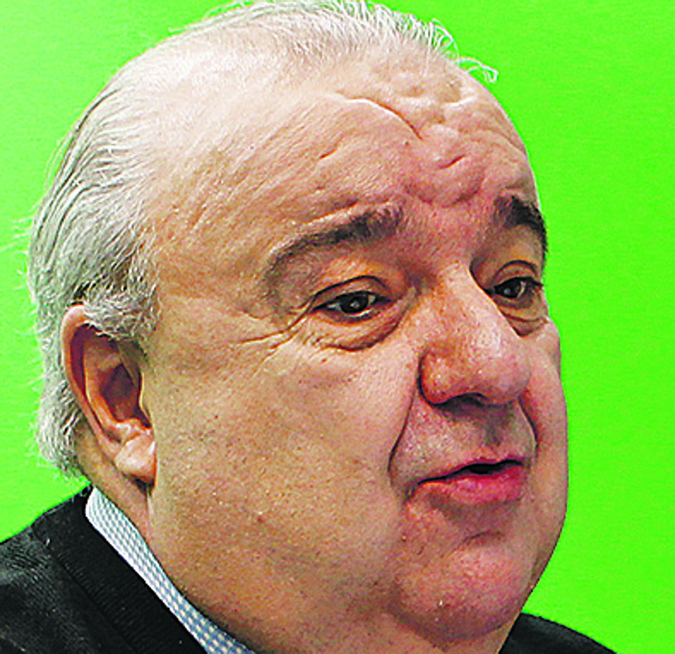 Greca criticou Ducci na eleição de 2012 por colocar “asfalto de glacê” na cidade, numa referência ao pavimento de má qualidade, que se esfarelava. | Antônio More/Gazeta do Povo