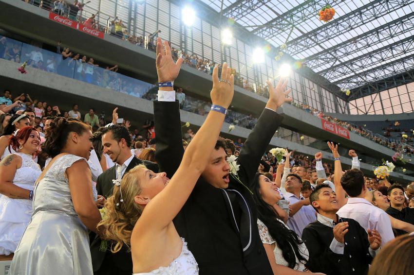 Casamento coletivo na Arena da Baixada | Valdecir Galor/SMCS/