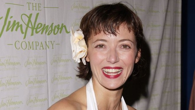 Mia Sara em registro recente. | Divulgação