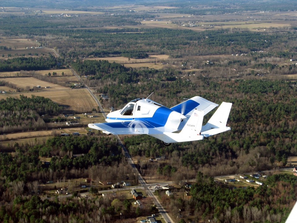 O Terrafugia Transition ganhou direito de exceção da Administração Federal de Aviação dos Estados Unidos para ter peso acima do estipulado para aeronaves leves | Handout/Handout