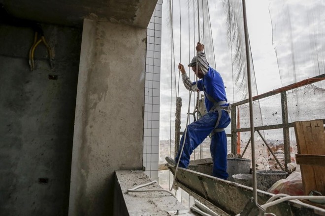 Comissão Interna de Prevenção a Acidentes (Cipa) tem o é composta por funcionários que devem fiscalizar se as normas de segurança na empresa são respeitadas. | Henry Milléo/Gazeta do Povo