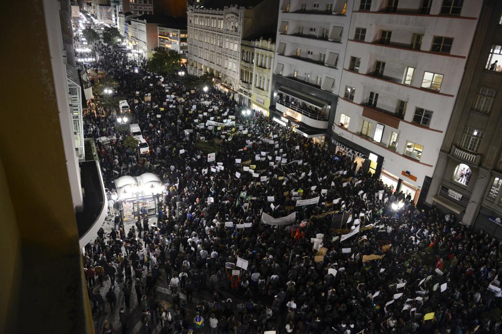 Manifestações de junho de 2013 trouxeram protestos contra a alta da tarifa de ônibus em Curitiba e a corrupção nas obras da Copa do Mundo de 2014 | Henry Milléo/Gazeta do Povo/Arquivo