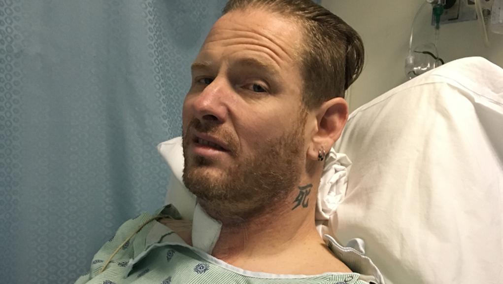 Corey Taylor após cirurgia na coluna | /Reprodução