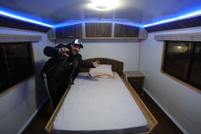 O vocalista Marcelus dos Santos. | Ivonaldo Alexandre/Gazeta do Povo