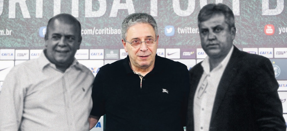 Já “eliminados” do Coritiba, o ex-diretor de futebol Valdir Barbosa (esq.) e o ex-técnico Gilson Kleina (dir.), posam ao lado do presidente Rogério Bacellar. | /