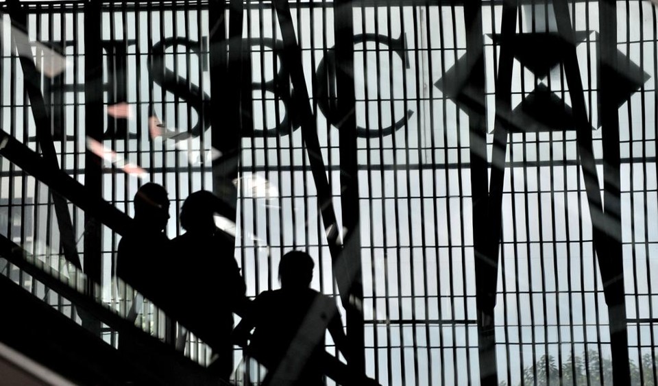 O HSBC encolheu 17% este ano | MIKE CLARKE/AFP