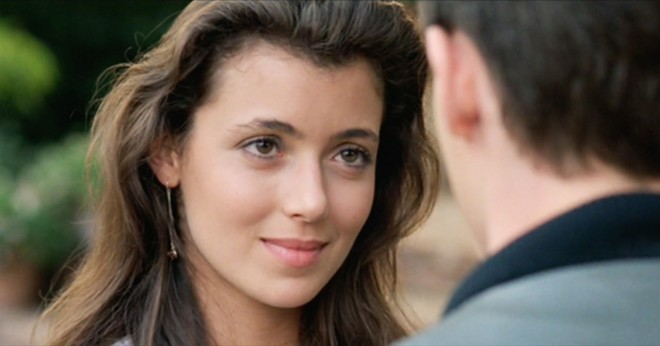 Mia Sara, a Sloane PetersonA atriz tinha estreado no cinema em “A Lenda”, de Ridley Scott, um ano antes de “Curtindo a Vida Adoidado” e continuou trabalhando bastante nos anos 1980 e 1990, sobretudo em filmes para a TV e thrillers de ação com Jean Claude Van Damme e Burt Reynolds. Ultimamente, se diz aposentada da profissão de atriz, mas ocasionalmente faz participações em curtas e séries de TV. Escreve poesias e é casada com Brian Hanson, filho de Jim Henson (o criador de “Muppets”). | Divulgação