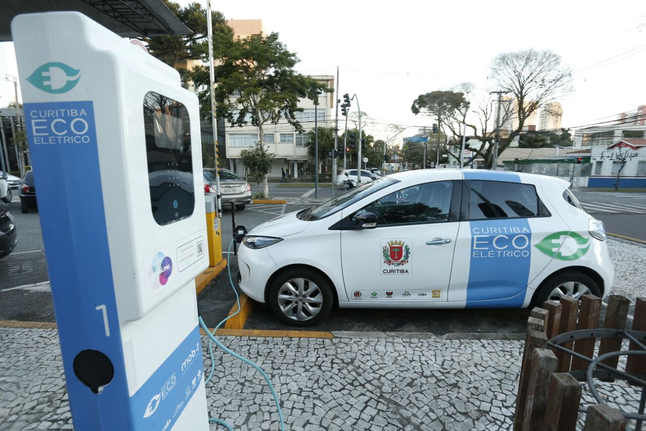 Embora tenha o projeto do Ecoelétrico (foto), o incentivo a energias limpas e renováveis é um dos pontos fracos da cidade no ranking. | Hugo Harada/Gazeta do Povo