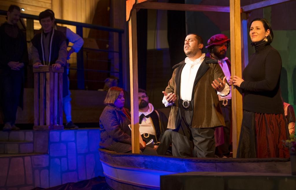 A adaptação se inspira no universo da commedia dell’arte.