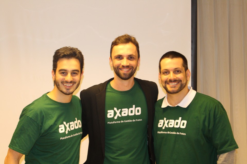 Da esquerda para a direita: Leandro Bassoi, diretor do Mercado Envios;  Guilherme Reitz, fundador da Axado; e Helisson Lemos, presidente do Mercado Livre Brasil: aquisição de R$ 26 milhões | Divulgação