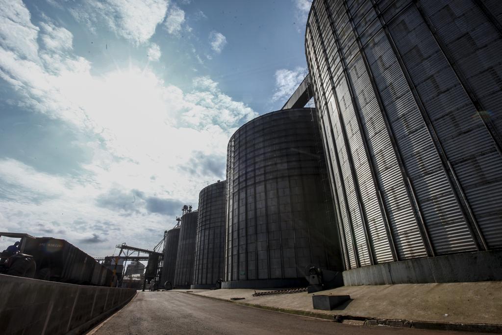 Os silos predominaram, alcançando capacidade útil armazenável de 72,4 milhões de toneladas no segundo semestre de 2015. | André Rodrigues/Gazeta do Povo