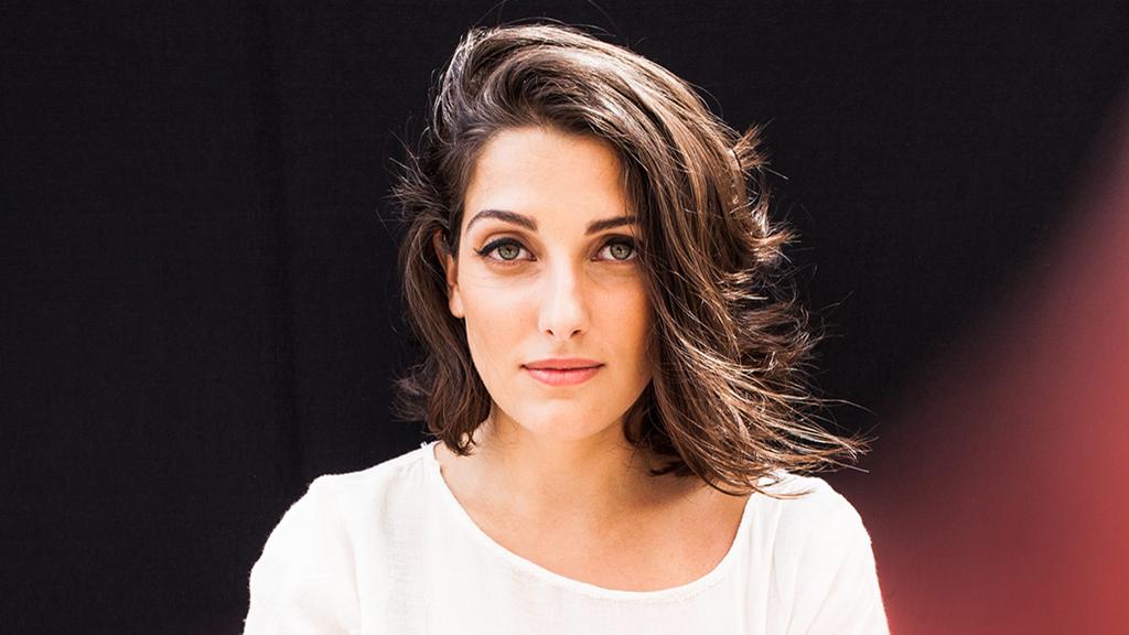 A cantora pernambucana Clarice Falcão sobe ao palco da Ópera de Arame | Lucas Bori/Divulgação