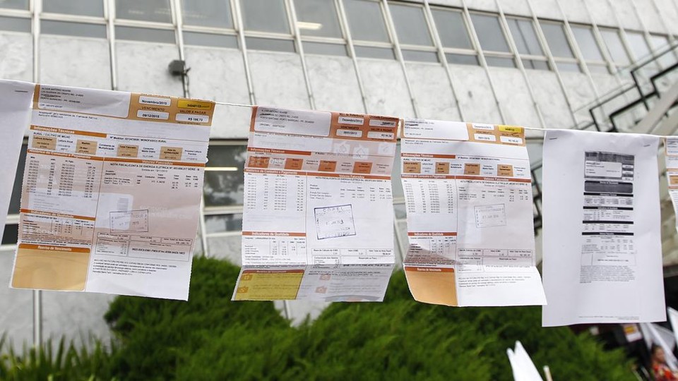 Nos últimos três anos, a tarifa residencial da Copel sofreu quatro reajustes, um deles extraordinário, e acumulou alta de 104% no período. | Antônio More/Gazeta do Povo