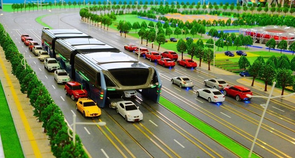 Ônibus do futuro anda sobre os carros e será testado neste ano; veja o vídeo | Reprodução/CCTV News