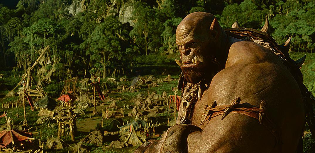 “Warcraft” resume, sem grandes explicações, conflito entre orcs e humanos. | Divulgação