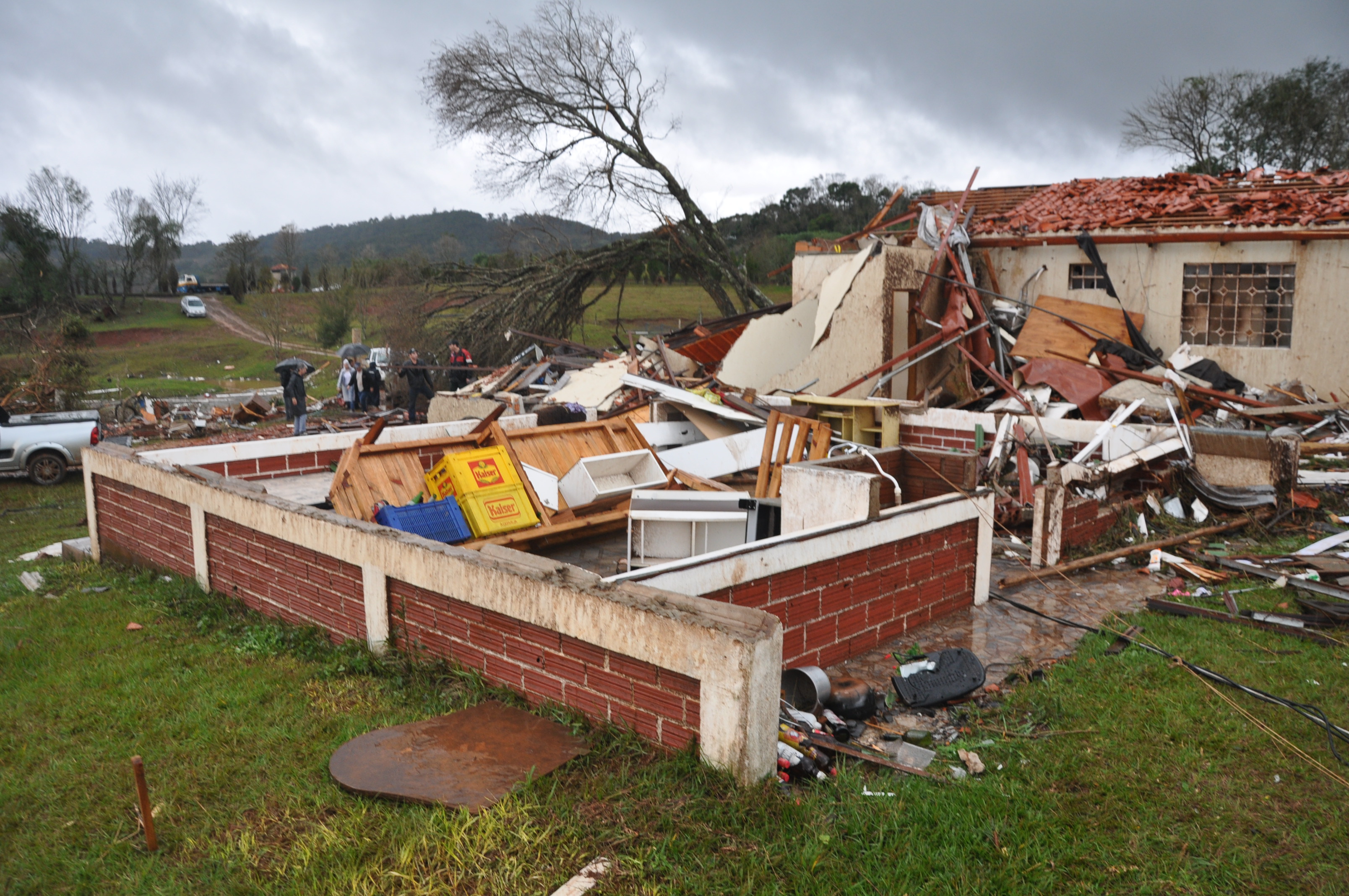 Comunidade destruída em Francisco Beltrão, no Oeste do Paraná, após passagem de tornado | Niomar Pereira/Gazeta do Povo