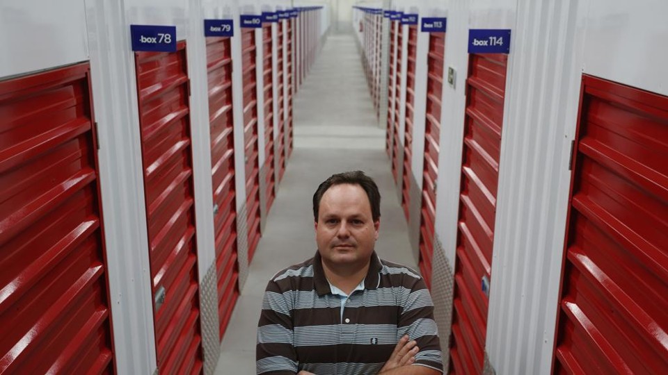 Diego Campestrini, proprietário da Bupper Gestão de Negócios:  empresário trocou sala comercial pela combinação de coworking e self storage. | Henry Milleo/Gazeta do Povo