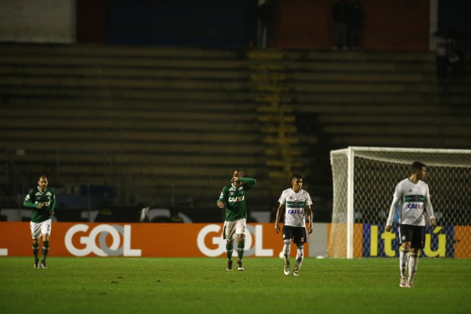 Bruno Rangel comemora o gol contra o Coritiba. | Hugo Harada/Gazeta do Povo