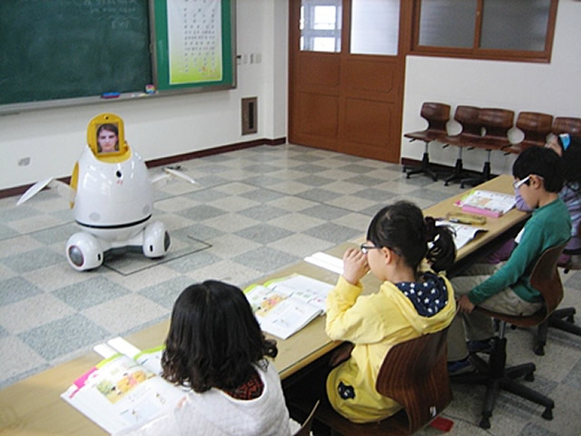 “Professor-robô “ em testes na Coreia do Sul | Divulgação/Engkey