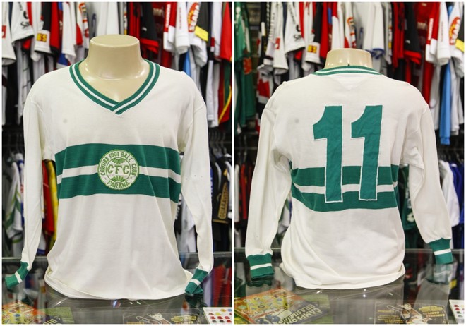 Camisa do craque Leocádio, um dos craques dos anos 70. | Daniel Castellano/Gazeta do Povo