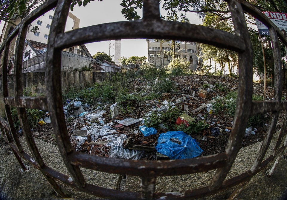 A operação tirou das ruas seis mil toneladas de lixo e entulho | Daniel Castellano/Gazeta do Povo