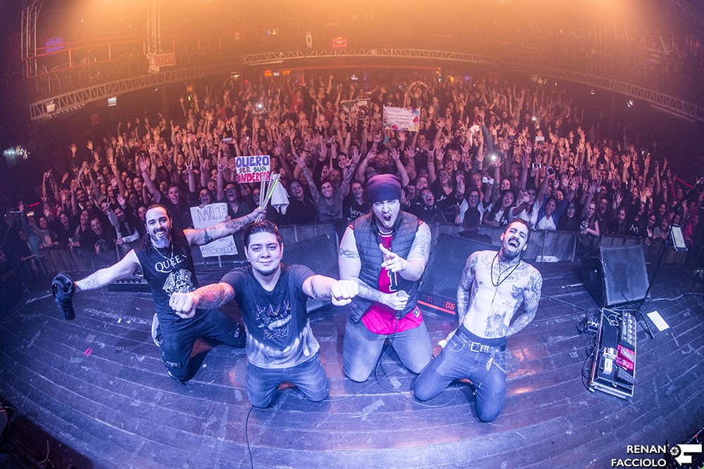 Banda Malta durante show em Porto Alegre, no dia 9 de maio deste ano. Da esquerda para a direita: Adriano Daga, Diego Lopes , Bruno Boncini e Thor Moraes. | Renan Facciolo/Divulgação