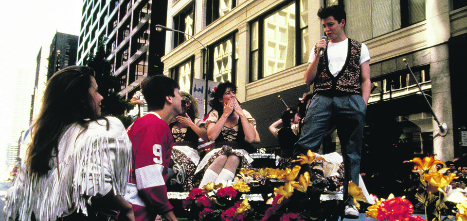 A emblemática sequência em que Ferris canta “Twist and Shout”: aproveitar a vida é a mensagem | /Divulgação