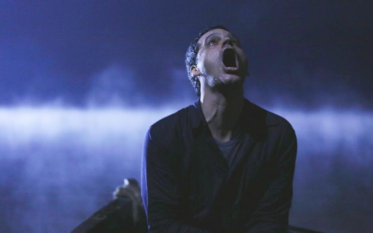 Bruno Garcia interpreta um professor cético que é confrontado com um suposto fantasma. | Divulgação