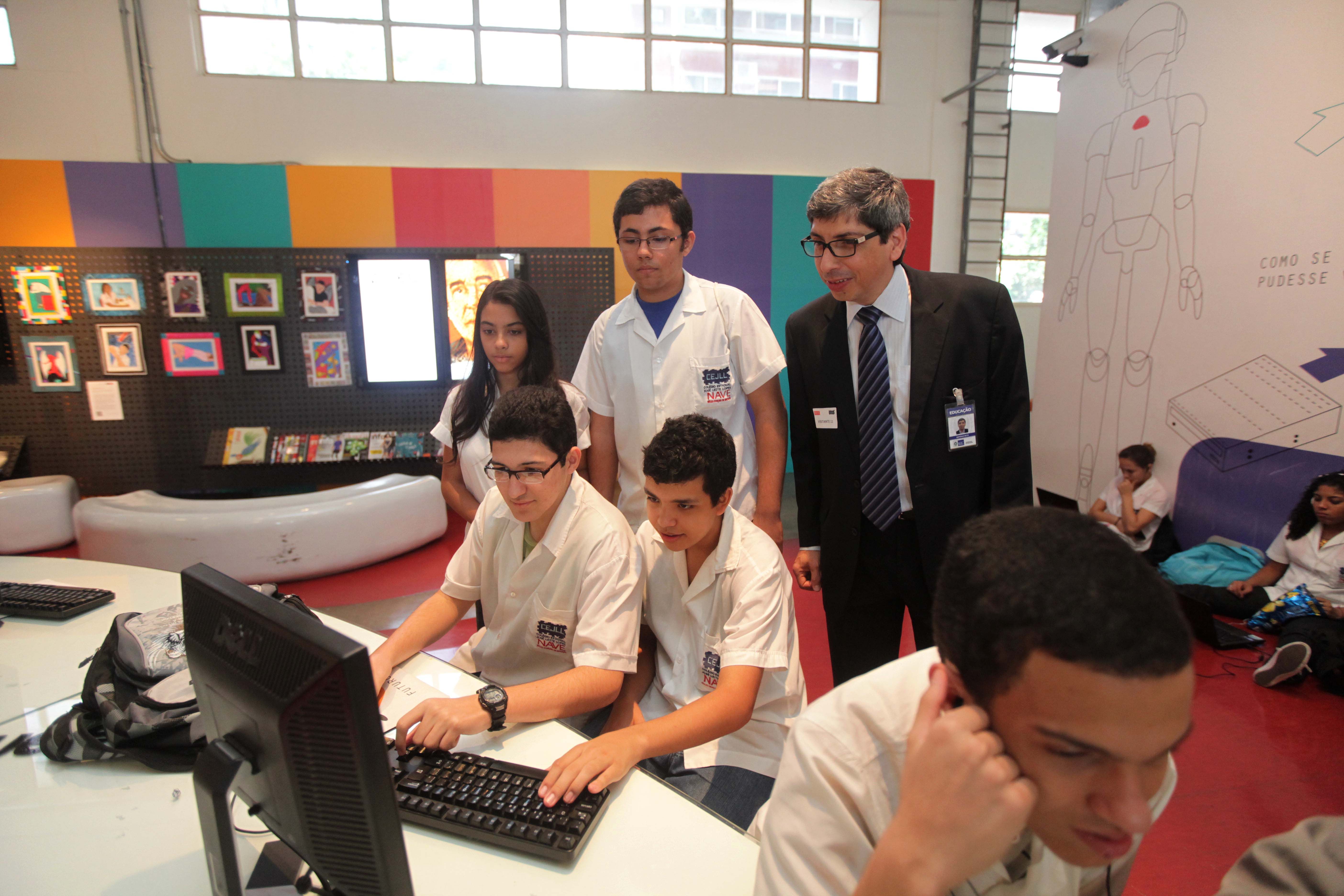 Projeto Nave, no Colégio Estadual José Leite Lopes, no Rio de Janeiro: alunos participam ativamente do processo de aprendizagem. | Salvador Scofano/Secretaria de Educação RJ