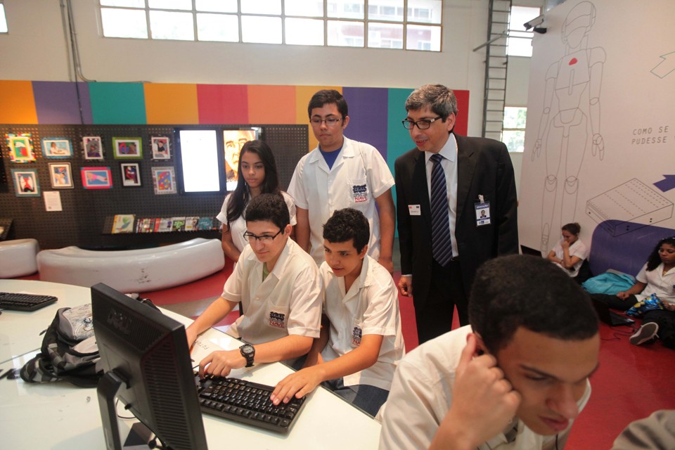 Projeto Nave, no Colégio Estadual José Leite Lopes, no Rio de Janeiro: alunos participam ativamente do processo de aprendizagem. | Salvador Scofano/Secretaria de Educação RJ