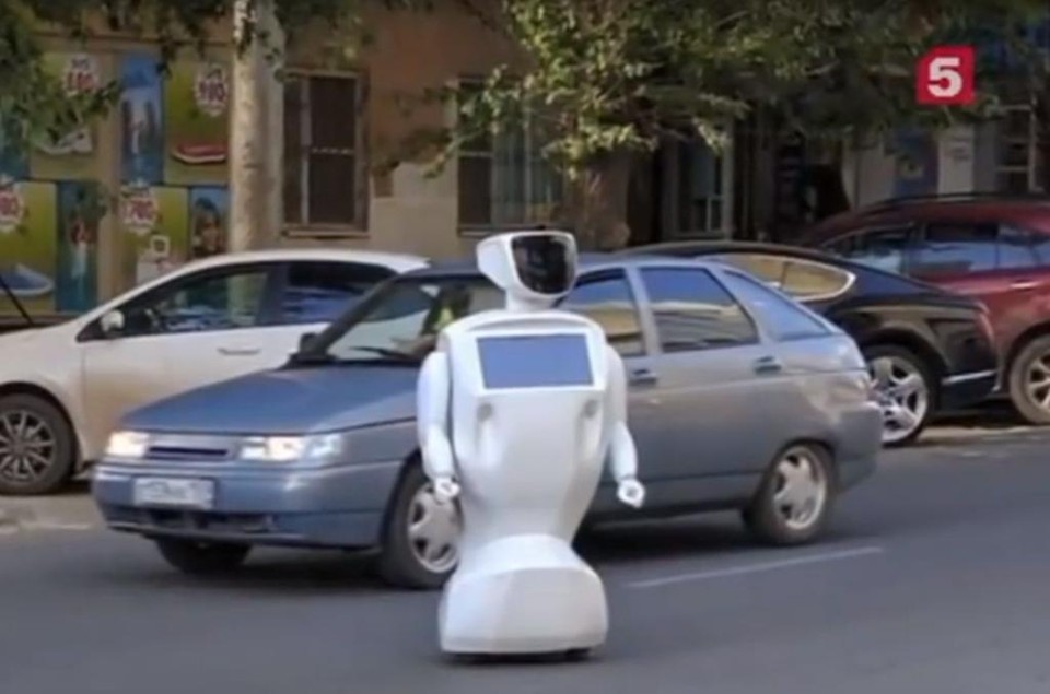 Promobot foi criado para se deslocar por ambientes e interagir com humanos | Reprodução/Channel 5 TV
