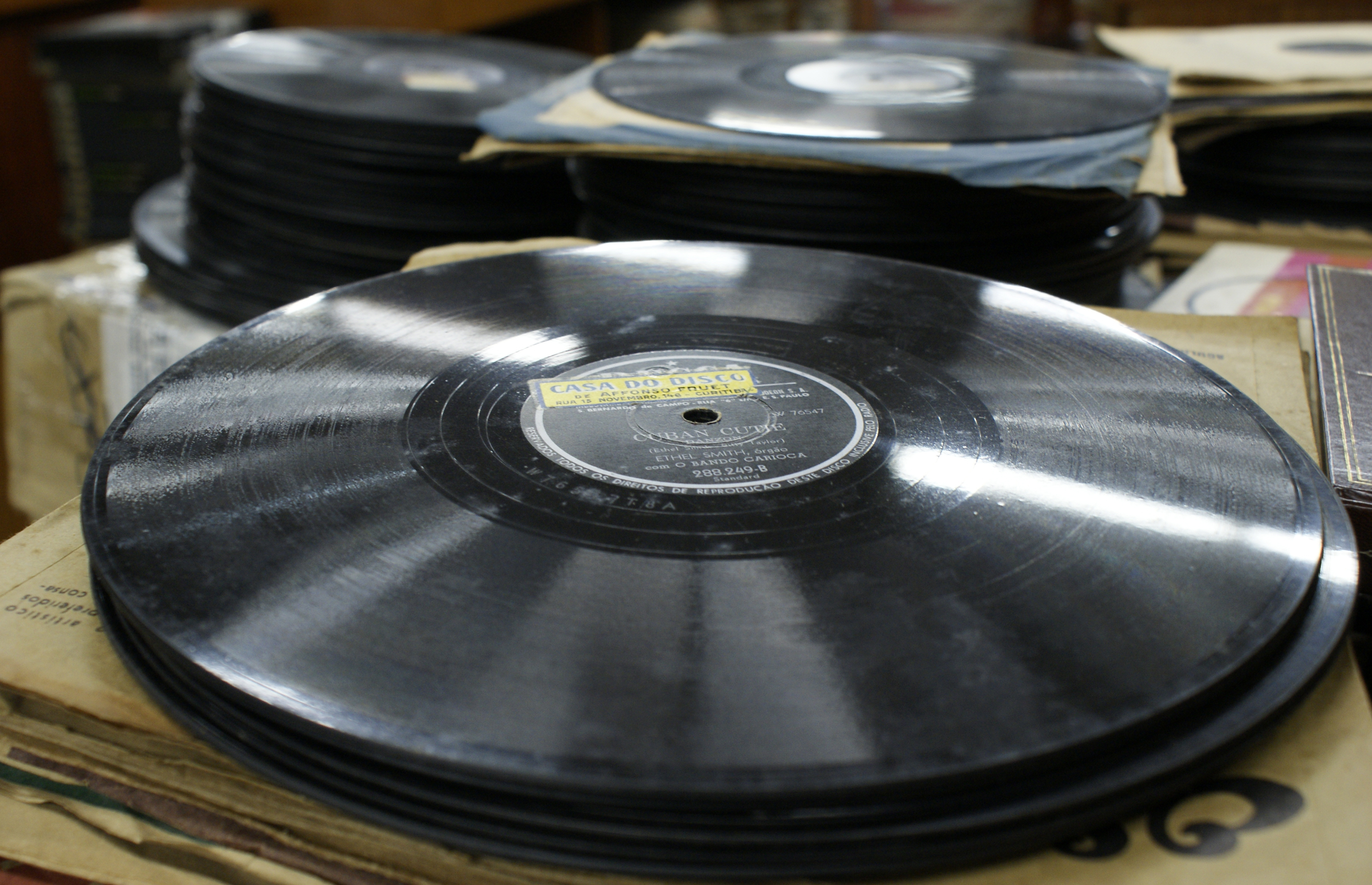 O aumento das vendas de discos atingiu seu oitavo ano consecutivo em 2015, com mais de 2 milhões de LPs vendidos no Reino Unido | Marco Andre Lima