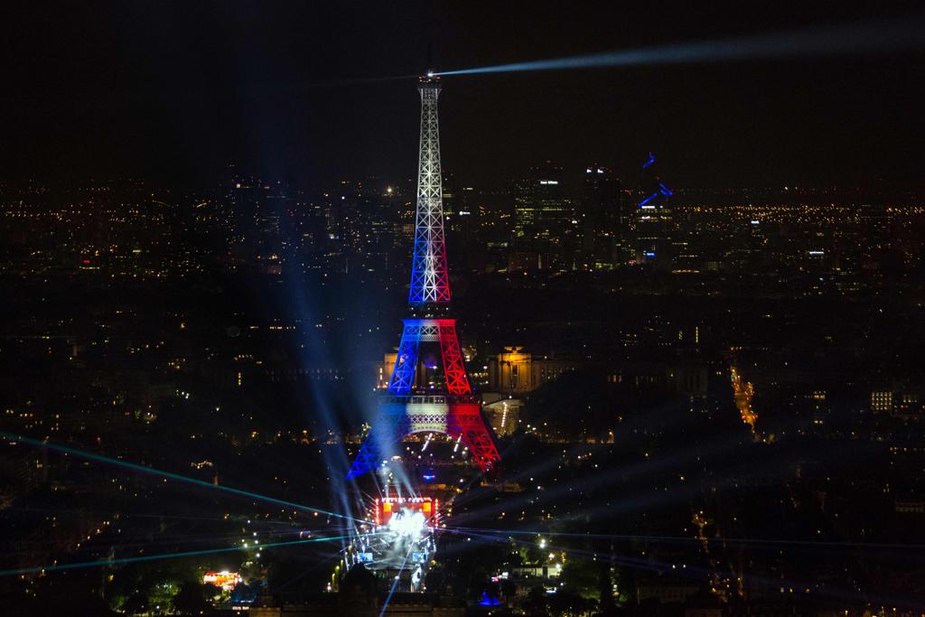 Paris tem sido cena de várias brigas de hooligans na Eurocopa; | GEOFFROY VAN DER HASSELT/AFP