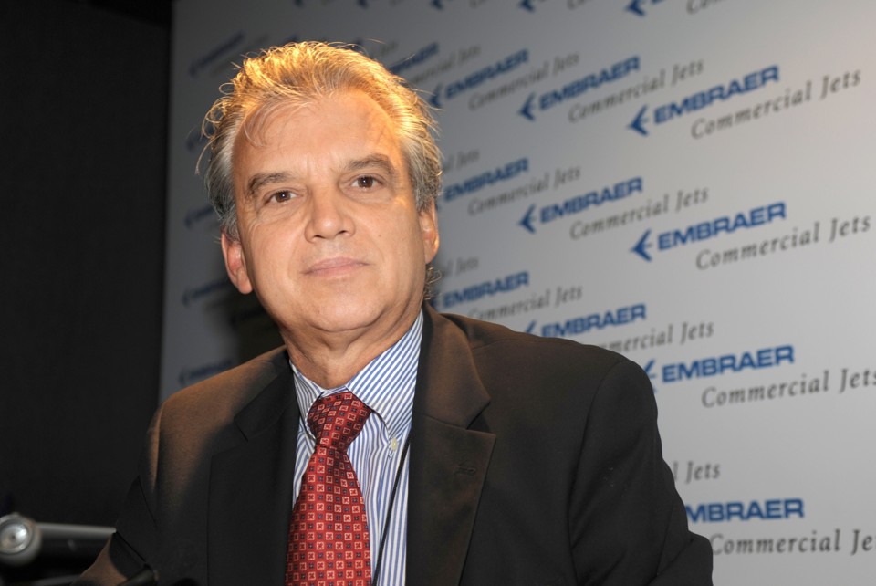 Paulo Cesar de Souza e Silva, novo presidente da Embraer, assume o cargo em julho. | Eric Piermont/AFP