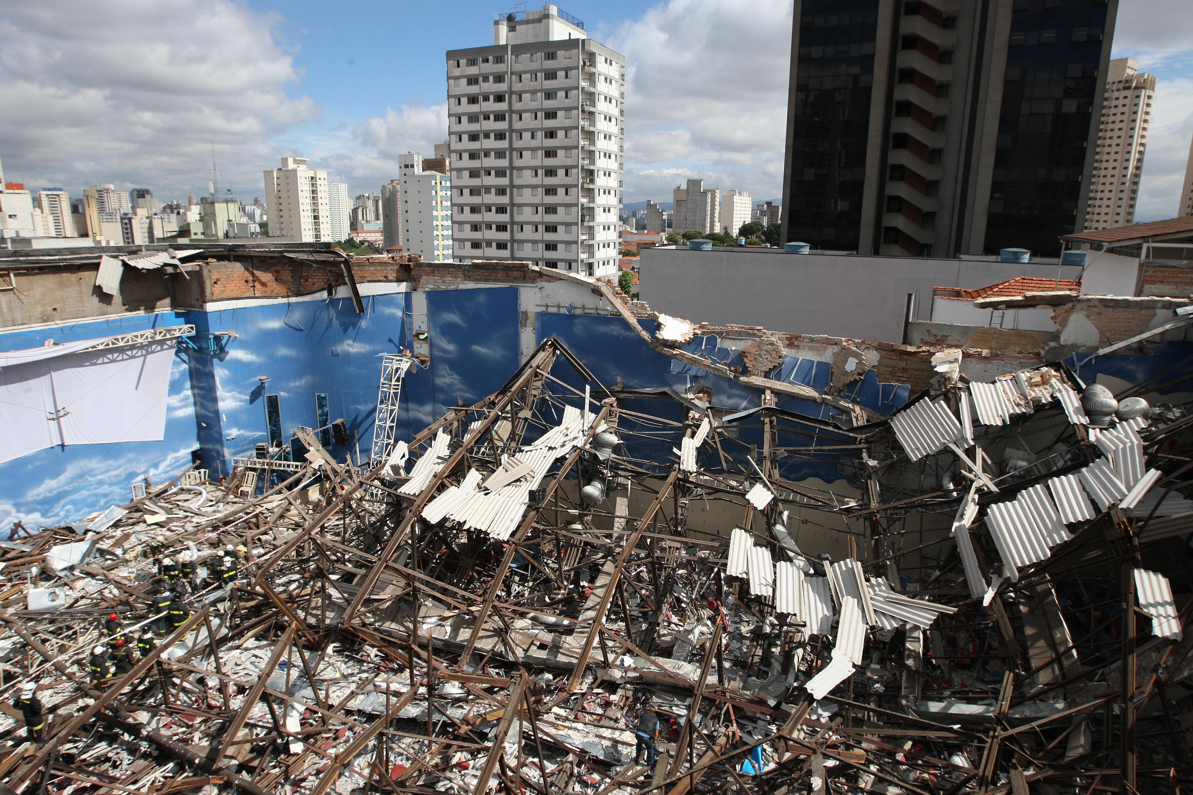 Imagem mostra a destruição do prédio da igreja Renascer em Cristo | AFP/Arquivo/NELSON ALMEIDA