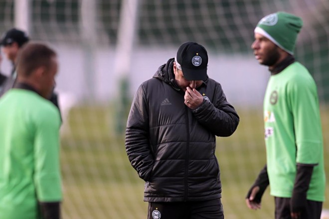 Pressionado pelos resultados ruins, o técnico Gilson Kleina precisa do triunfo sobre a Chapecoense para ganhar fôlego. | Albari Rosa/Gazeta do Povo