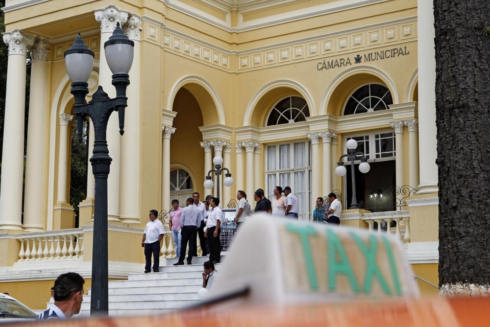 Câmara de Curitiba: regulamentação sobre transporte de passageiros voltará à pauta. | Antônio More/Gazeta do Povo