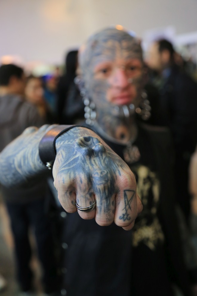 Alguns visitantes vão além e ostentam modificações corporais. | Ivonaldo Alexandre/Gazeta do Povo