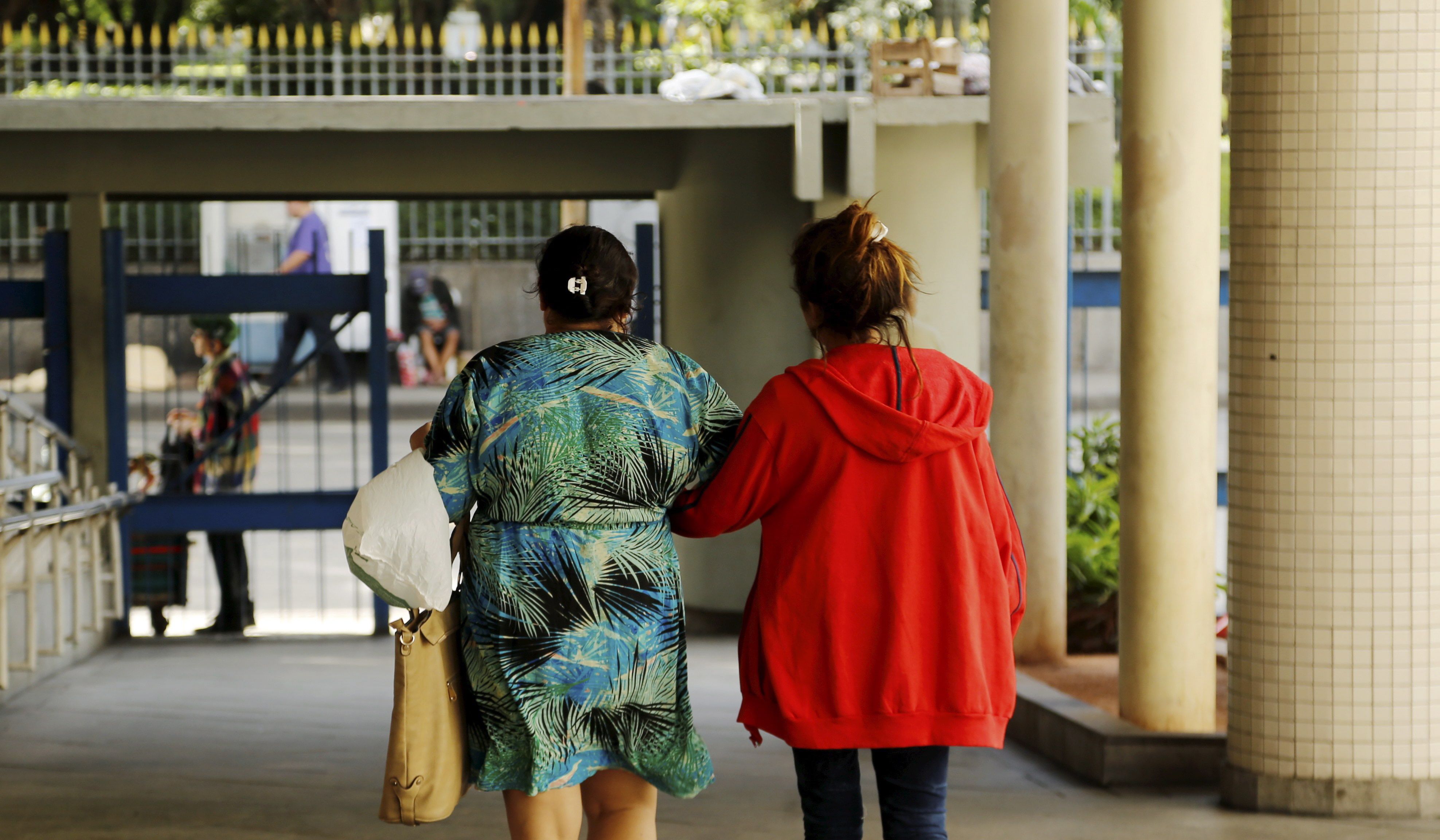 Vítima de estupro coletivo deixa hospital no Rio | Gabriel de Paiva/Agência O Globo