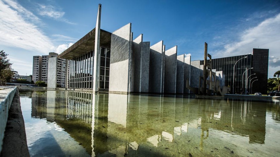 Sede do TCE, no Centro Cívico, em Curitiba: edital será publicado em breve, segundo o Tribunal. | Brunno Covello/Gazeta do Povo