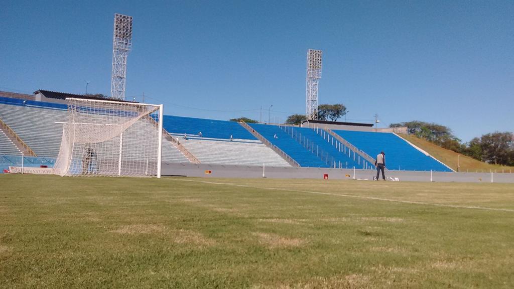 Estádio do Café pode ficar sem o jogo entre Londrina e Vasco, no dia 21, se não tiver 7 mil pessoas nesse sábado (11). | Marcus Ayres/Gazeta do Povo